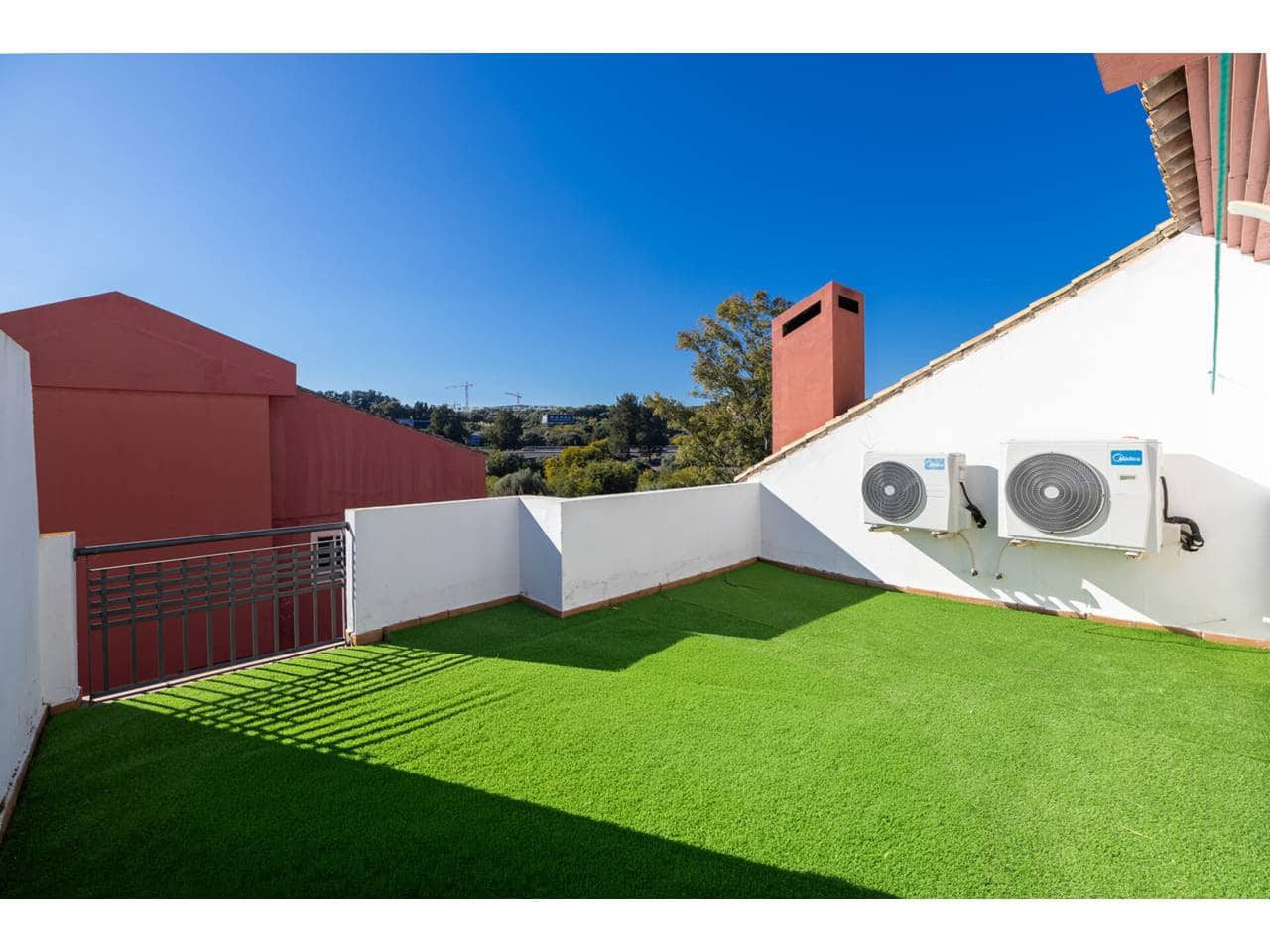 5 bedroom Townhouse for sale in Sotogrande with pool garage - € 689,000 (Ref: 9710961)