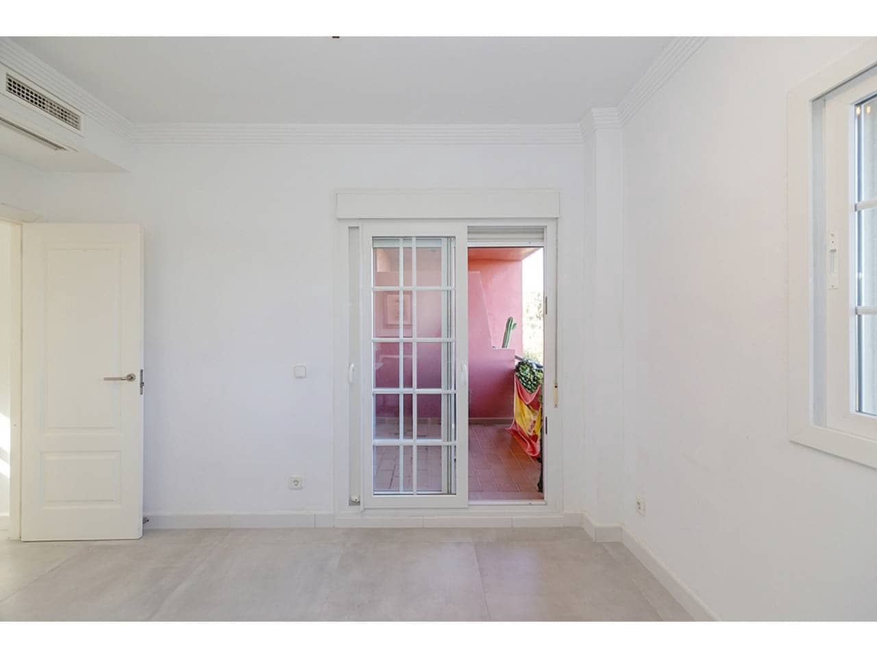 5 bedroom Townhouse for sale in Sotogrande with pool garage - € 689,000 (Ref: 9710961)