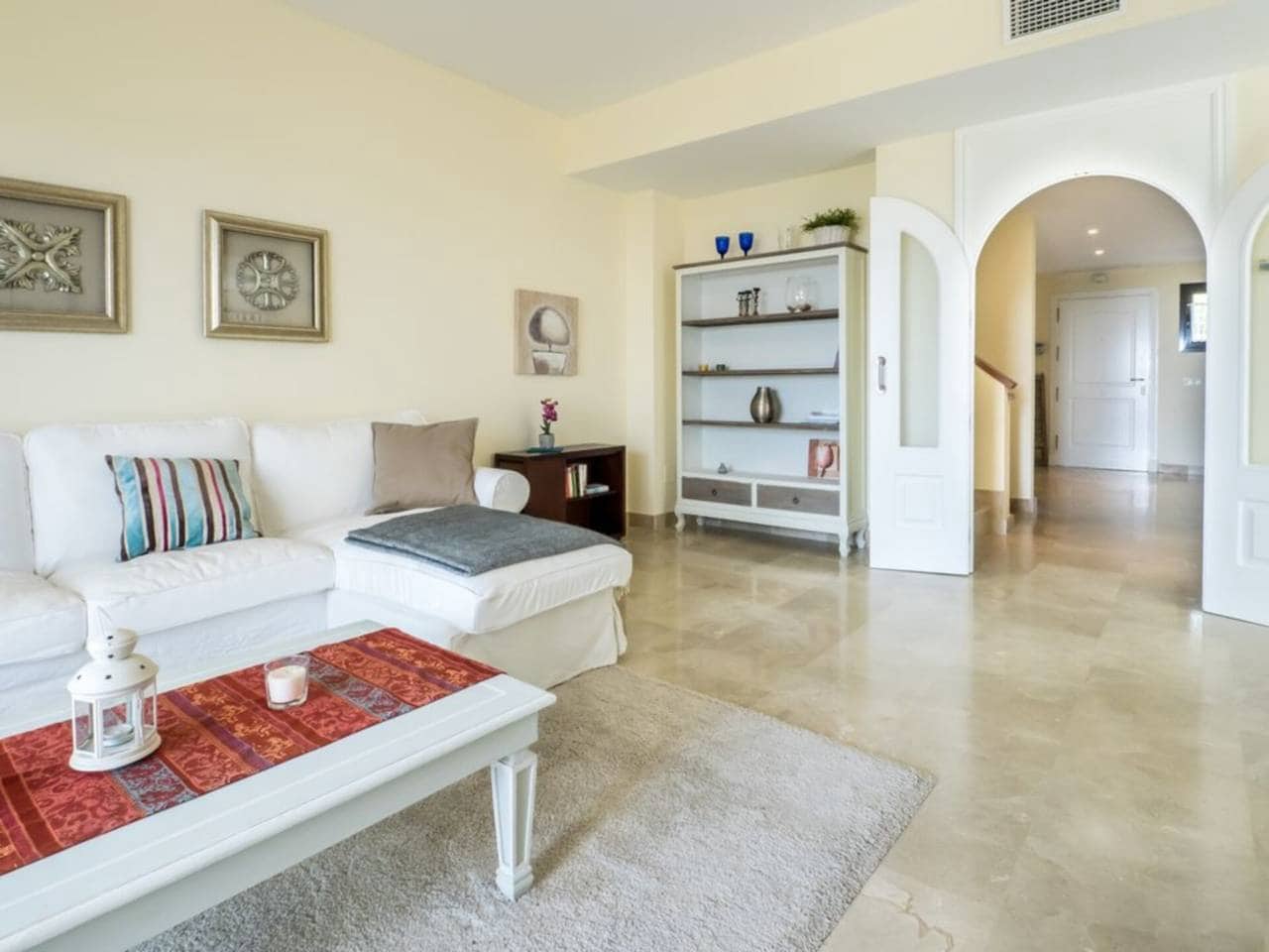 4 quarto Casa em Banda para venda em La Alcaidesa com piscina garagem - 630 000 € (Ref: 9788091)