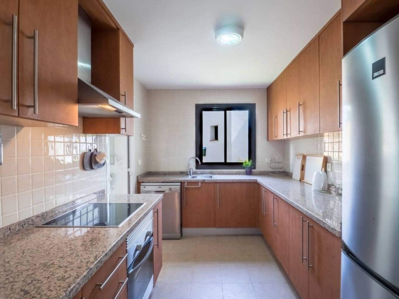 4 quarto Casa em Banda para venda em La Alcaidesa com piscina garagem - 630 000 € (Ref: 9788091)