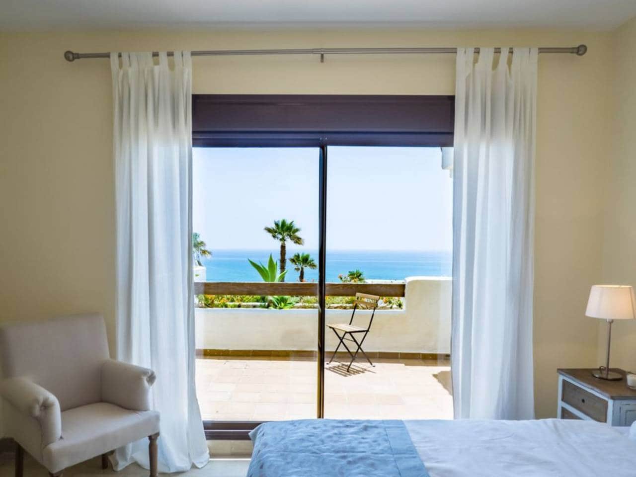 4 quarto Casa em Banda para venda em La Alcaidesa com piscina garagem - 630 000 € (Ref: 9788091)