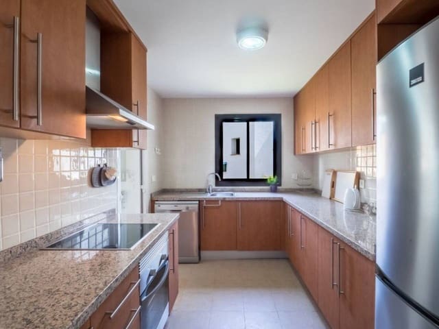 4 quarto Casa em Banda para venda em La Alcaidesa com piscina garagem - 630 000 € (Ref: 9788091)