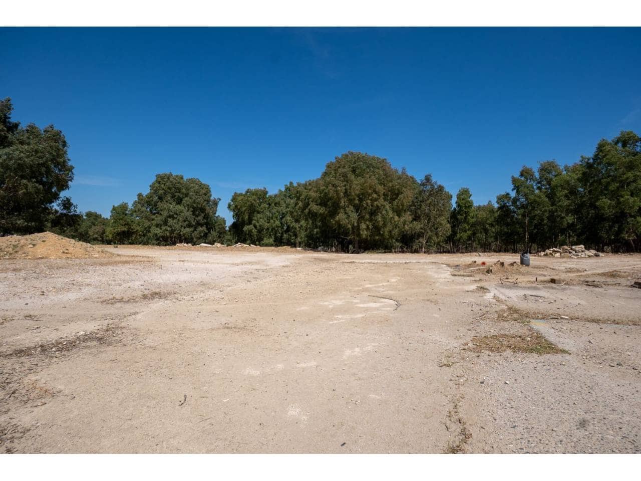 Undeveloped Land for sale in La Linea de la Concepcion - € 16,000,000 (Ref: 9833168)