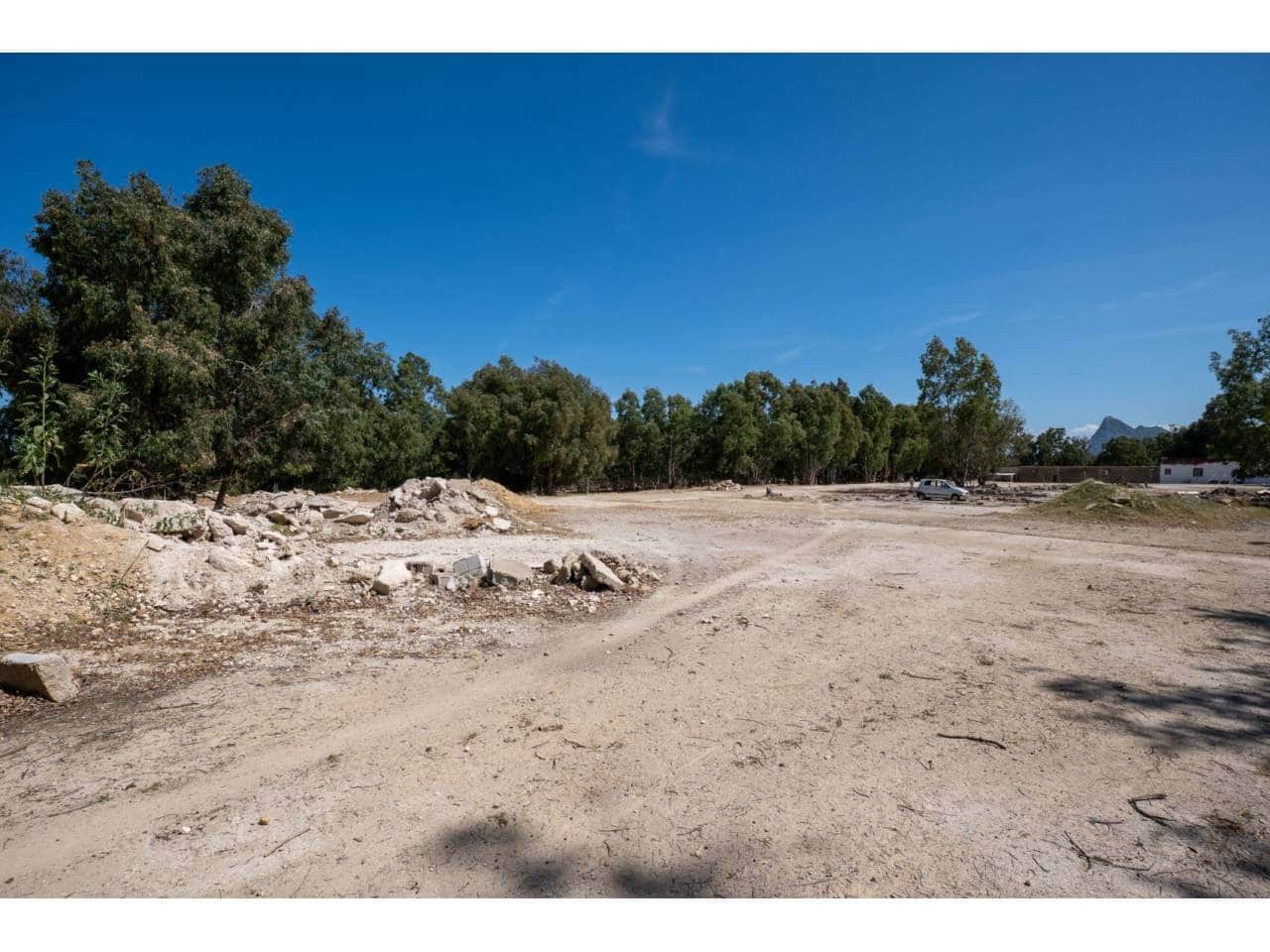 Undeveloped Land for sale in La Linea de la Concepcion - € 16,000,000 (Ref: 9833168)