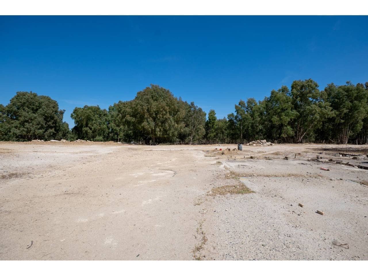 Undeveloped Land for sale in La Linea de la Concepcion - € 16,000,000 (Ref: 9833168)