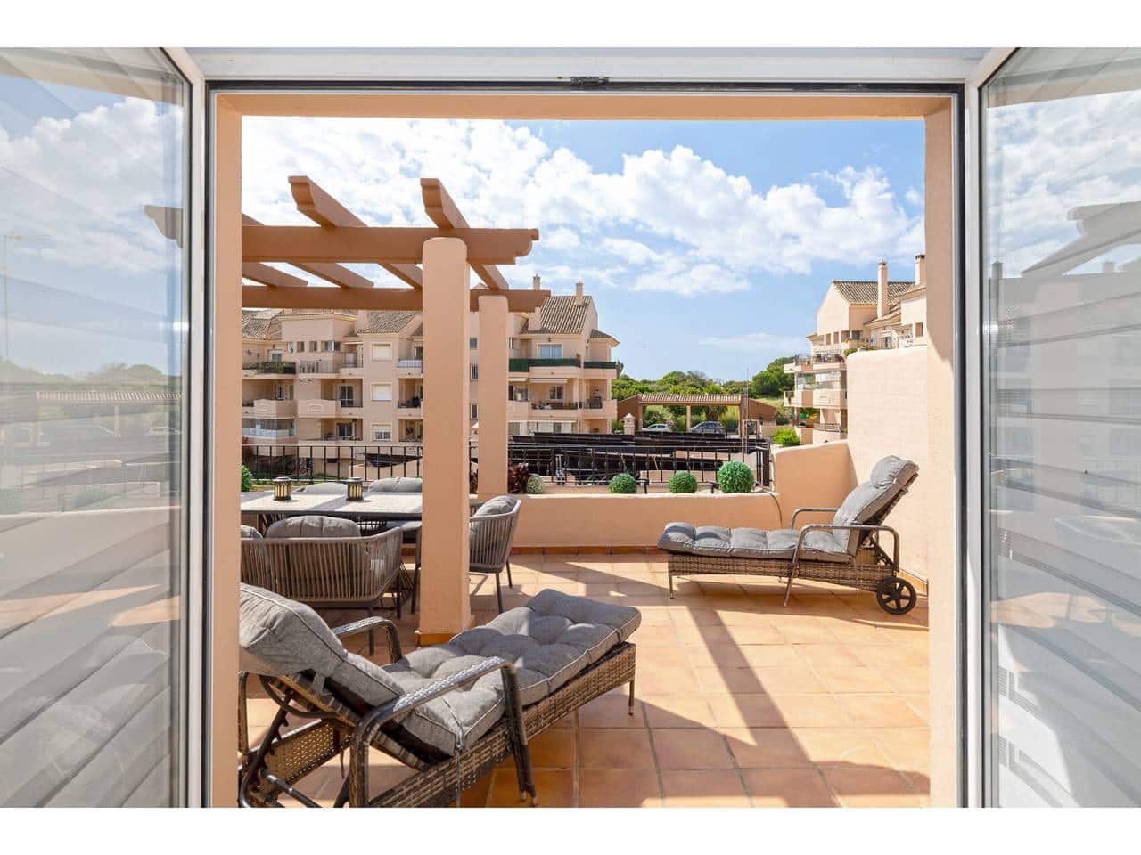 3 slaapkamer Appartement te koop in Manilva met zwembad garage - € 339.000 (Ref: 9835074)