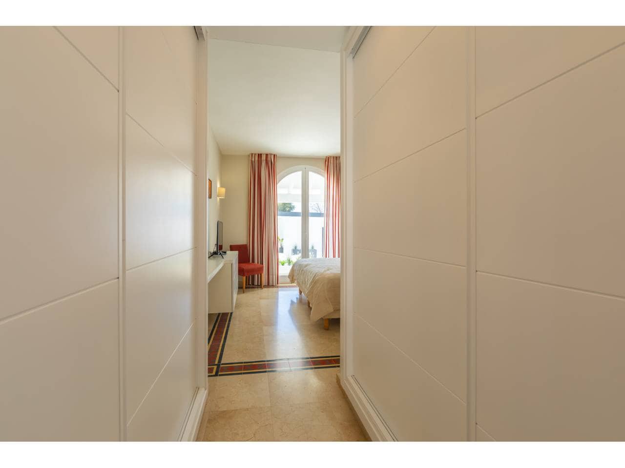 4 bedroom Villa for sale in Benalup with pool garage - € 700,000 (Ref: 9844775)