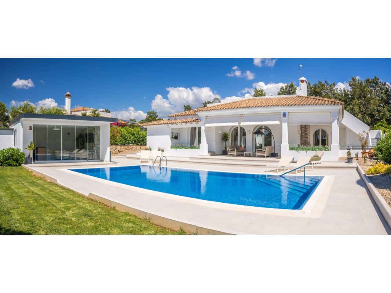 4 bedroom Villa for sale in Benalup with pool garage - € 700,000 (Ref: 9844775)