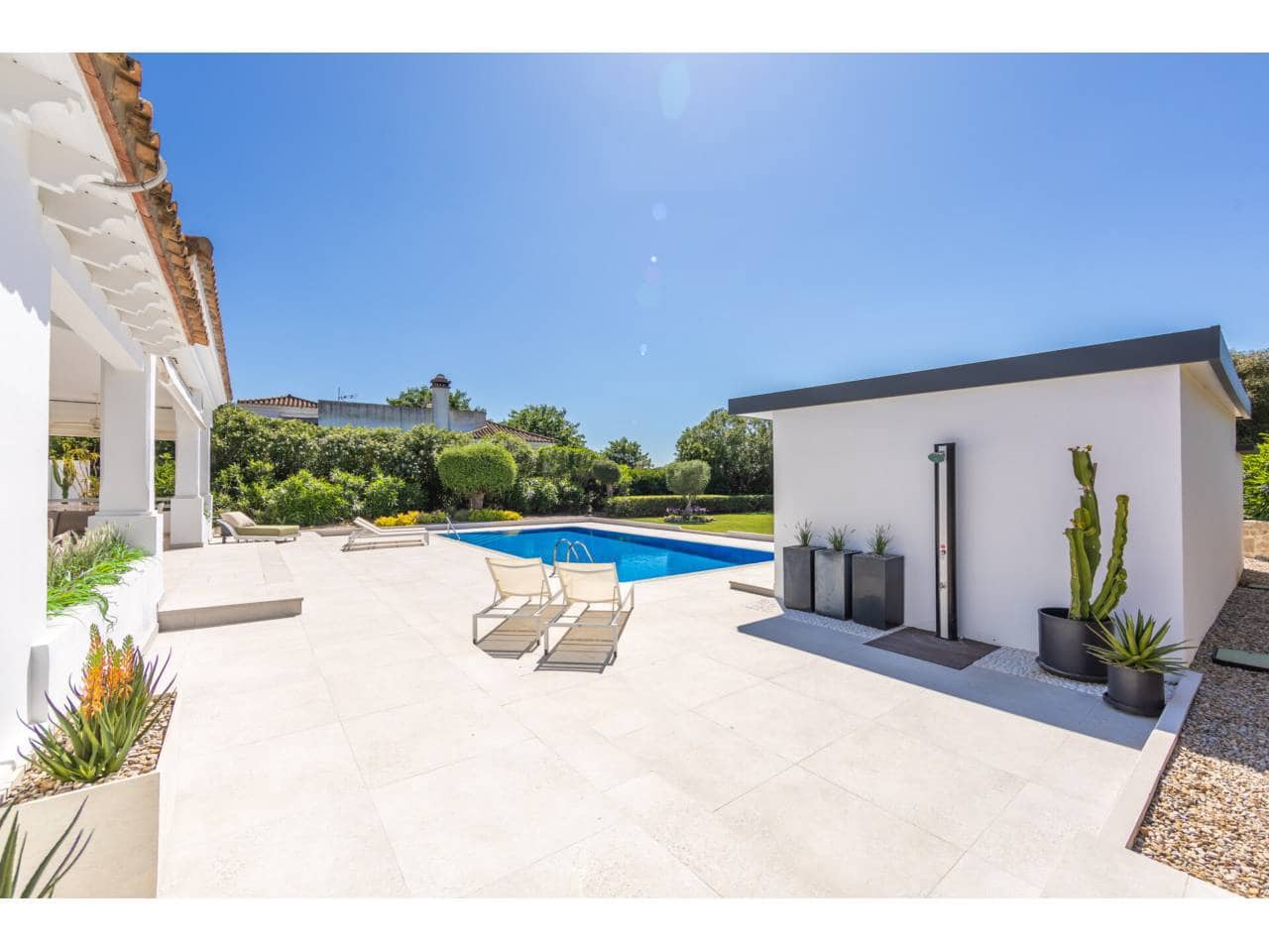 4 bedroom Villa for sale in Benalup with pool garage - € 700,000 (Ref: 9844775)