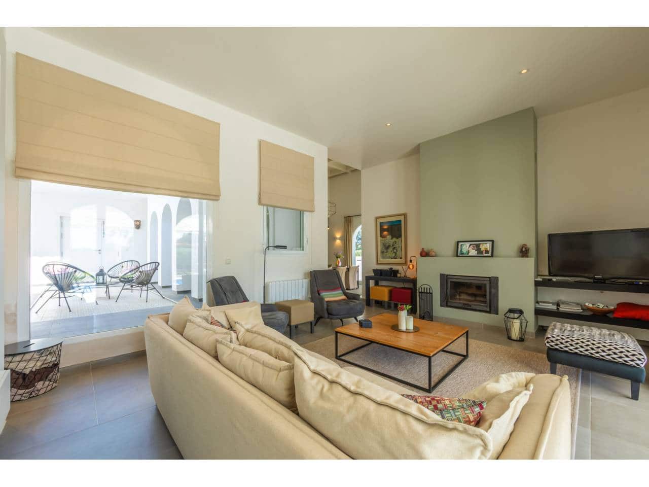 4 bedroom Villa for sale in Benalup with pool garage - € 700,000 (Ref: 9844775)
