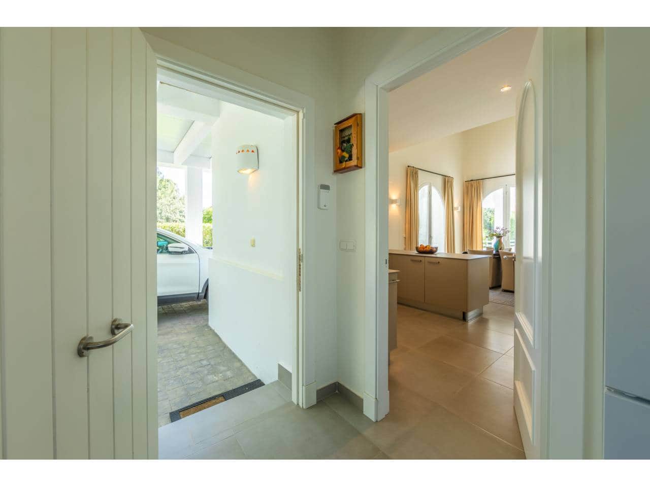 4 bedroom Villa for sale in Benalup with pool garage - € 700,000 (Ref: 9844775)