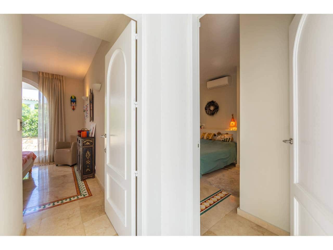 4 bedroom Villa for sale in Benalup with pool garage - € 700,000 (Ref: 9844775)