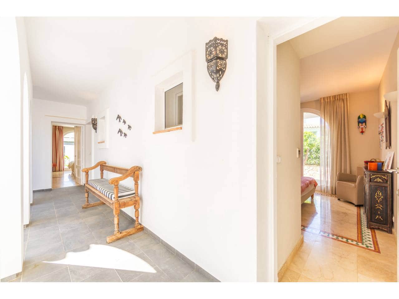 4 bedroom Villa for sale in Benalup with pool garage - € 700,000 (Ref: 9844775)