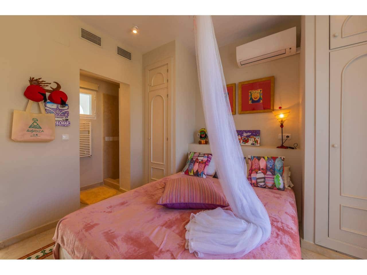 4 bedroom Villa for sale in Benalup with pool garage - € 700,000 (Ref: 9844775)