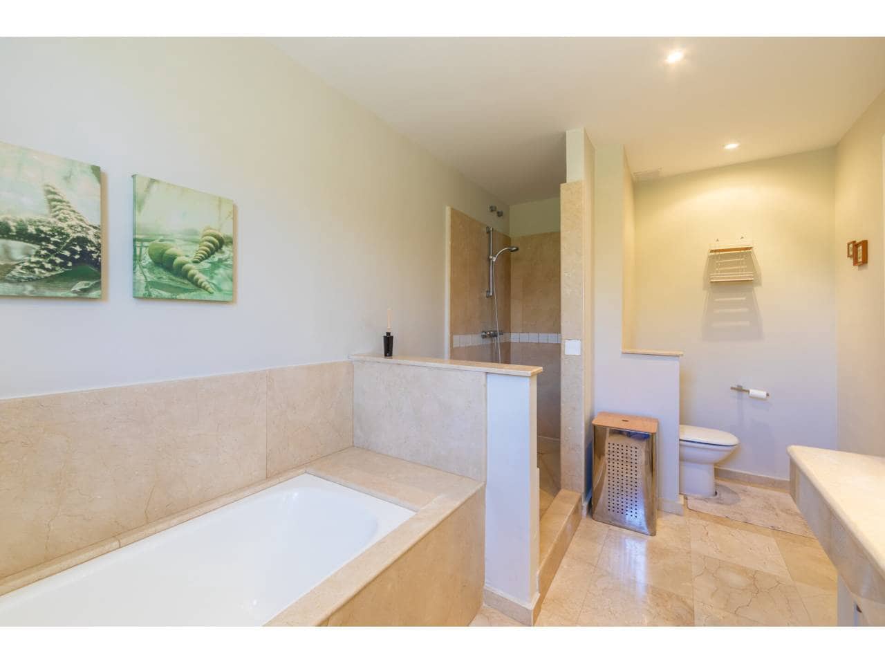 4 bedroom Villa for sale in Benalup with pool garage - € 700,000 (Ref: 9844775)