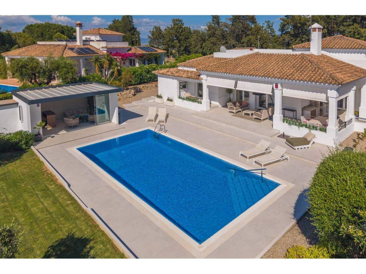 4 bedroom Villa for sale in Benalup with pool garage - € 700,000 (Ref: 9844775)