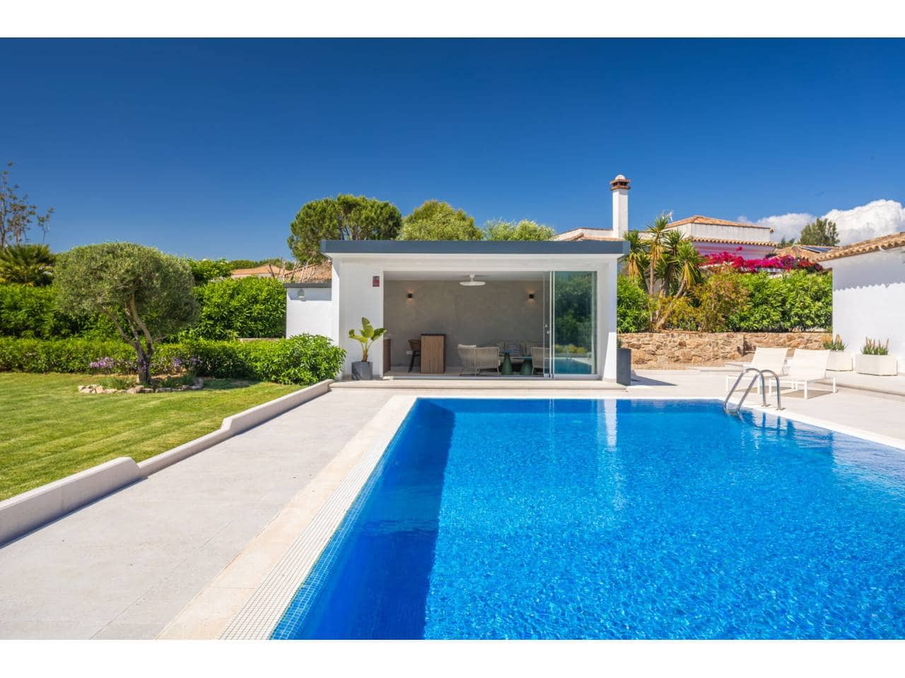 4 bedroom Villa for sale in Benalup with pool garage - € 700,000 (Ref: 9844775)