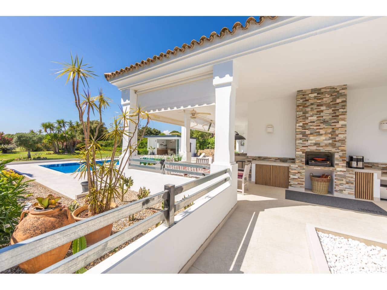 4 bedroom Villa for sale in Benalup with pool garage - € 700,000 (Ref: 9844775)