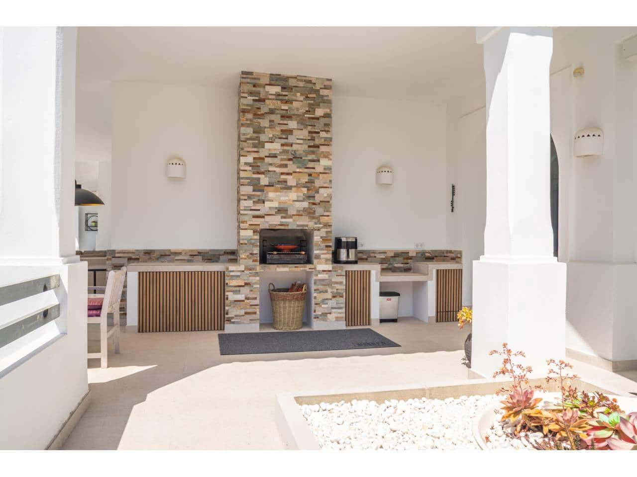 4 bedroom Villa for sale in Benalup with pool garage - € 700,000 (Ref: 9844775)