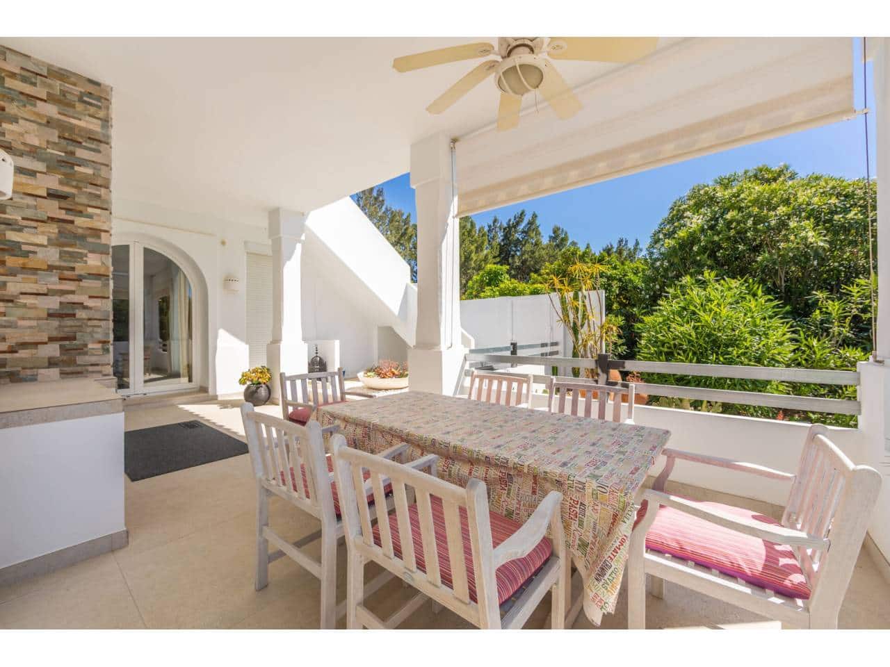 4 bedroom Villa for sale in Benalup with pool garage - € 700,000 (Ref: 9844775)