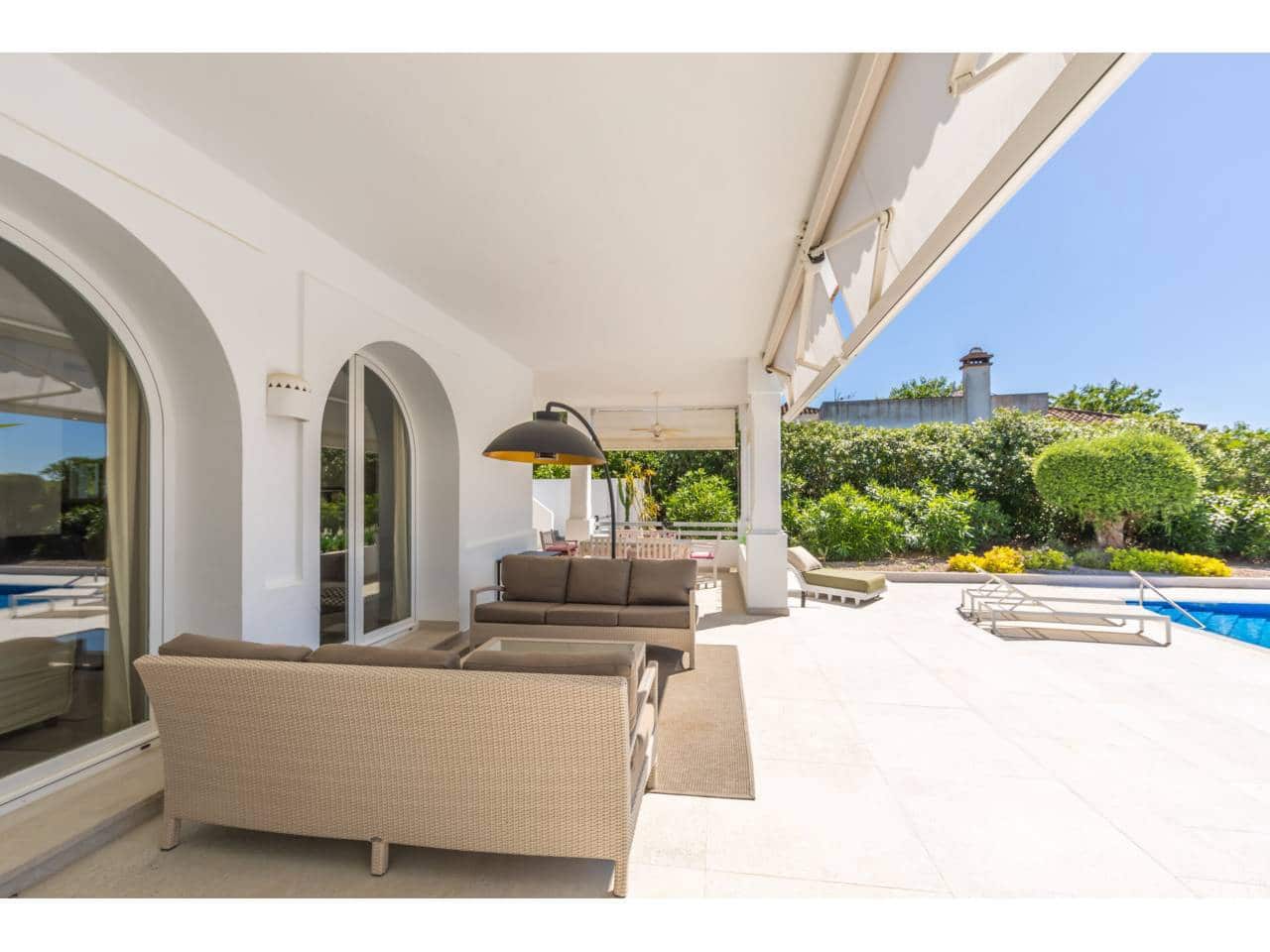 4 bedroom Villa for sale in Benalup with pool garage - € 700,000 (Ref: 9844775)