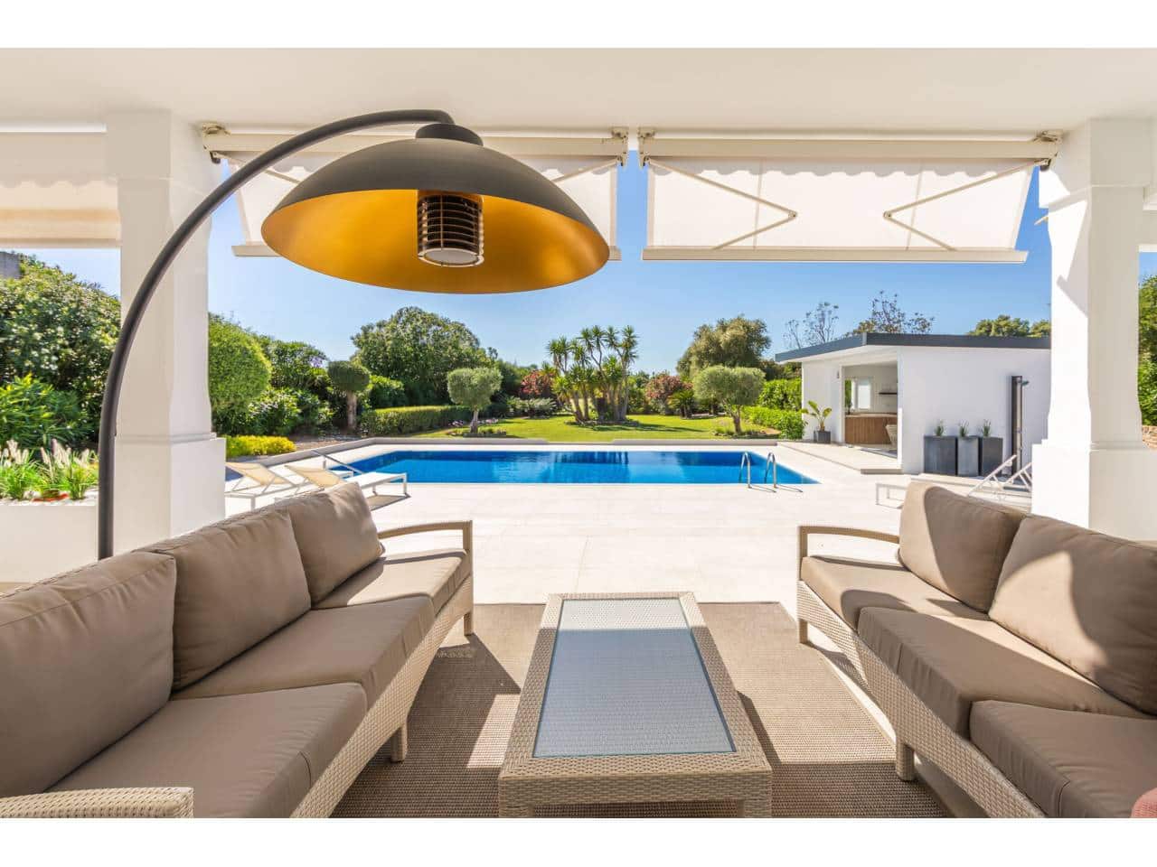 4 bedroom Villa for sale in Benalup with pool garage - € 700,000 (Ref: 9844775)