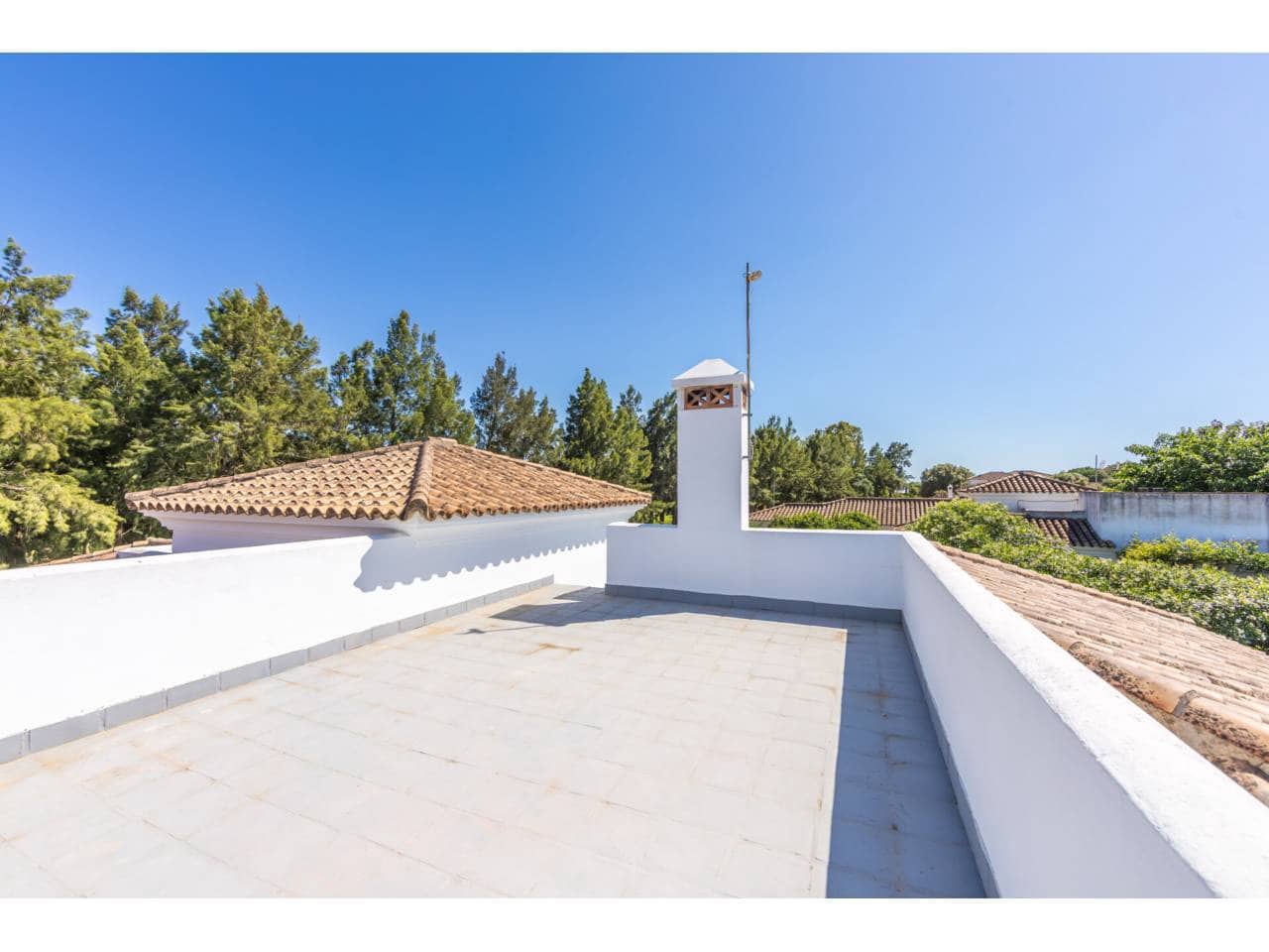 4 bedroom Villa for sale in Benalup with pool garage - € 700,000 (Ref: 9844775)