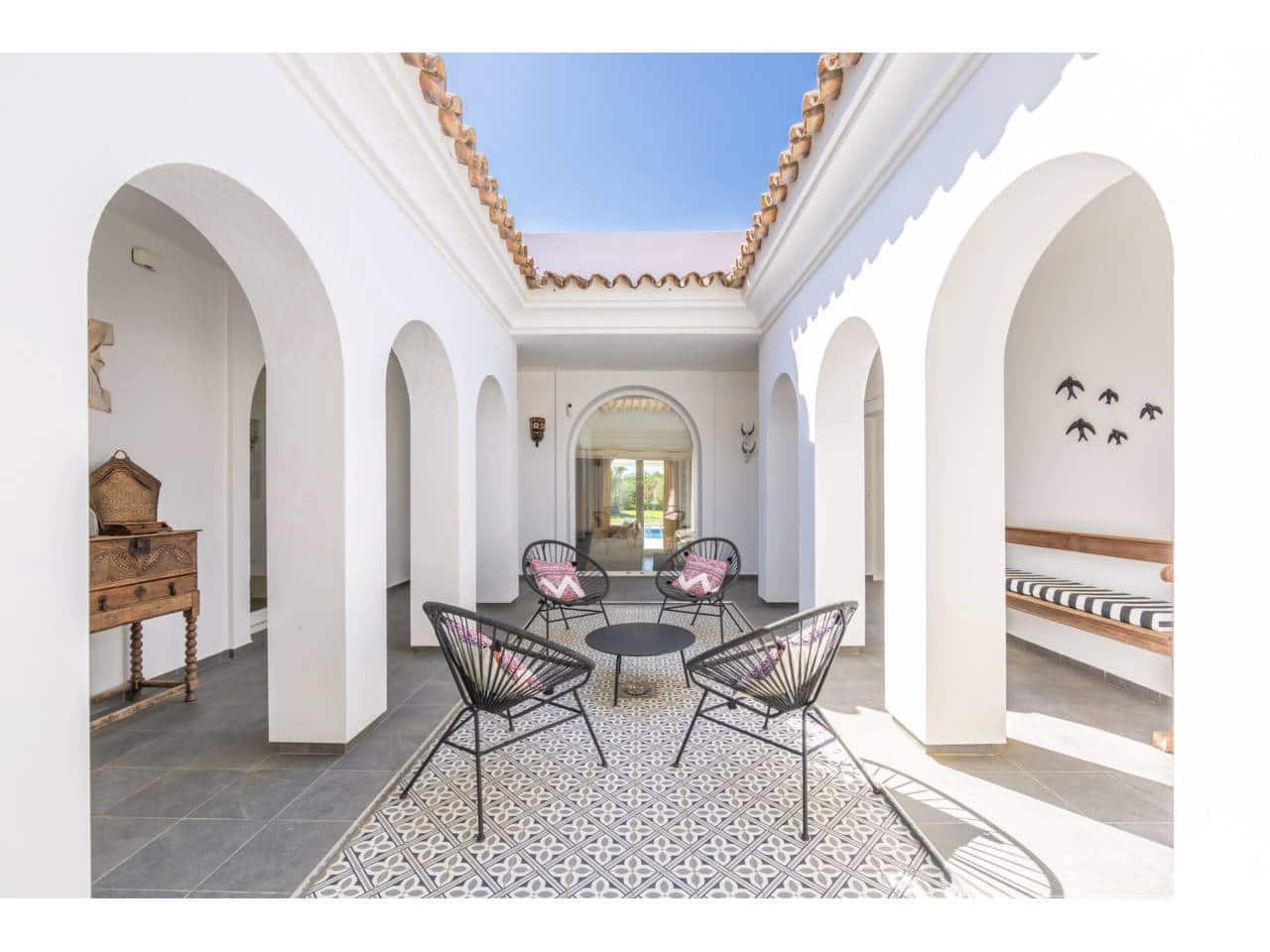 4 bedroom Villa for sale in Benalup with pool garage - € 700,000 (Ref: 9844775)