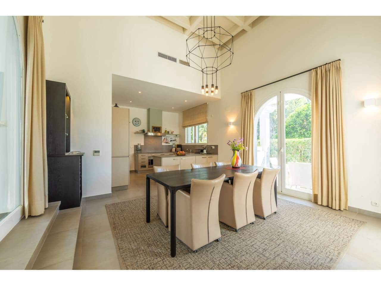 4 bedroom Villa for sale in Benalup with pool garage - € 700,000 (Ref: 9844775)