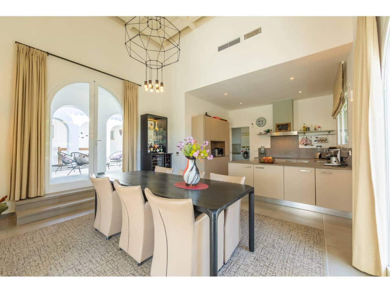 4 bedroom Villa for sale in Benalup with pool garage - € 700,000 (Ref: 9844775)
