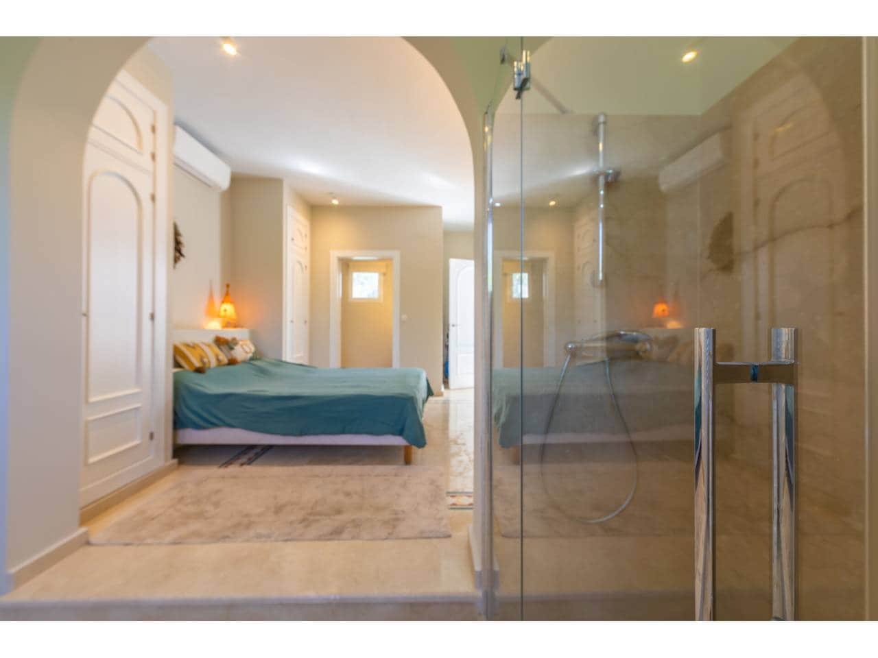 4 bedroom Villa for sale in Benalup with pool garage - € 700,000 (Ref: 9844775)