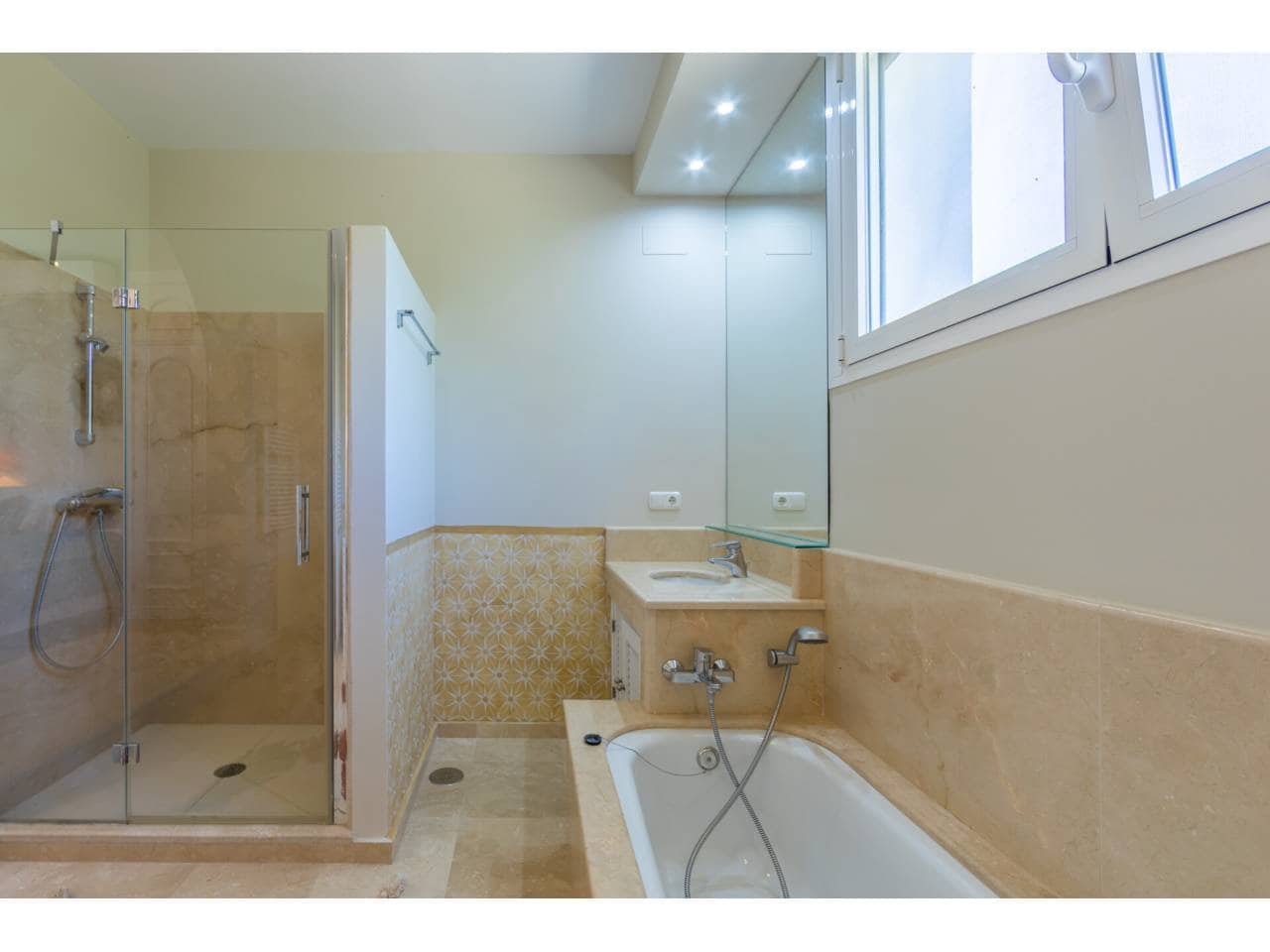 4 bedroom Villa for sale in Benalup with pool garage - € 700,000 (Ref: 9844775)