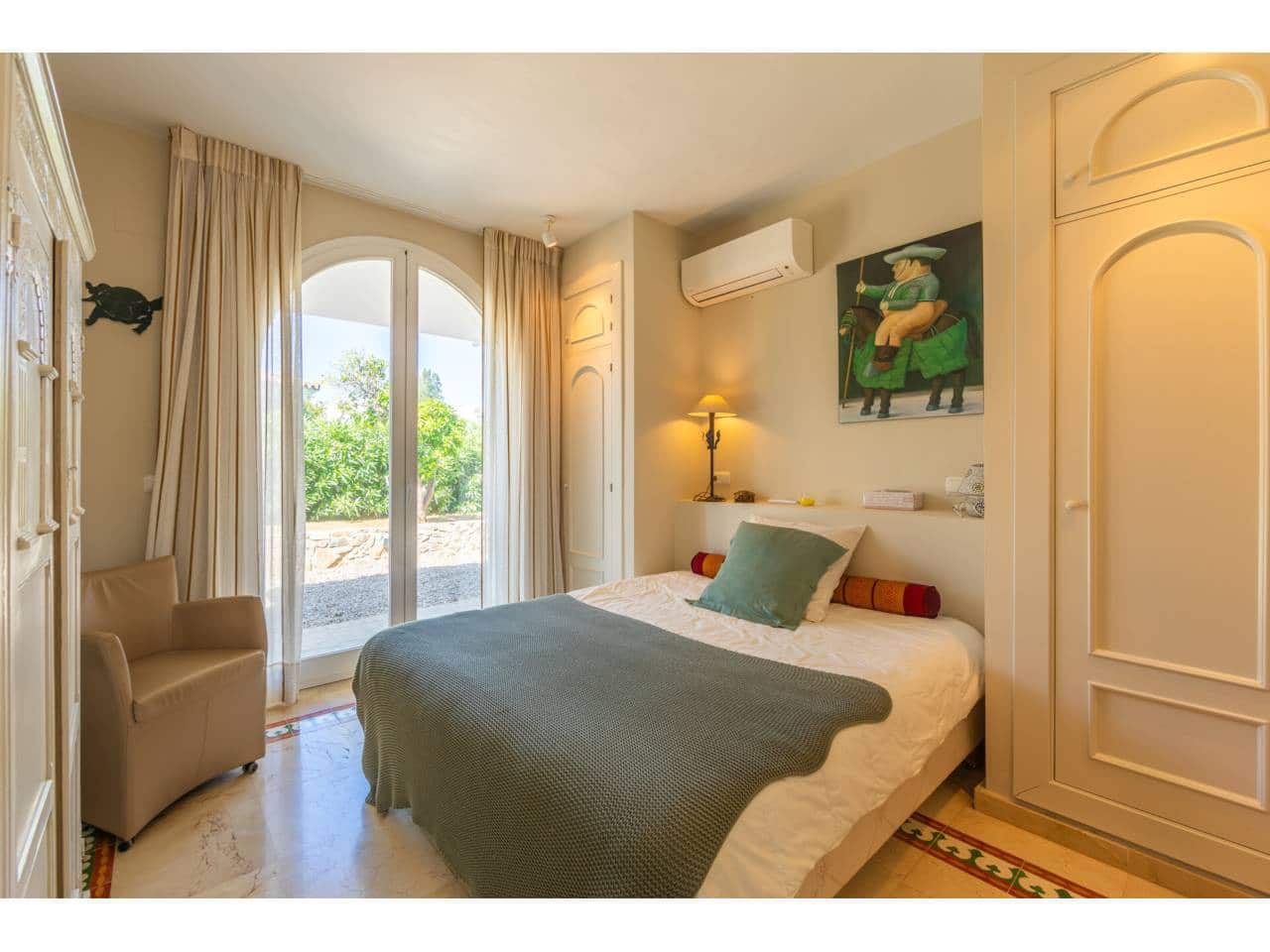 4 bedroom Villa for sale in Benalup with pool garage - € 700,000 (Ref: 9844775)
