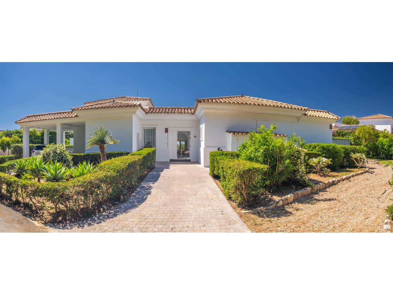 4 bedroom Villa for sale in Benalup with pool garage - € 700,000 (Ref: 9844775)