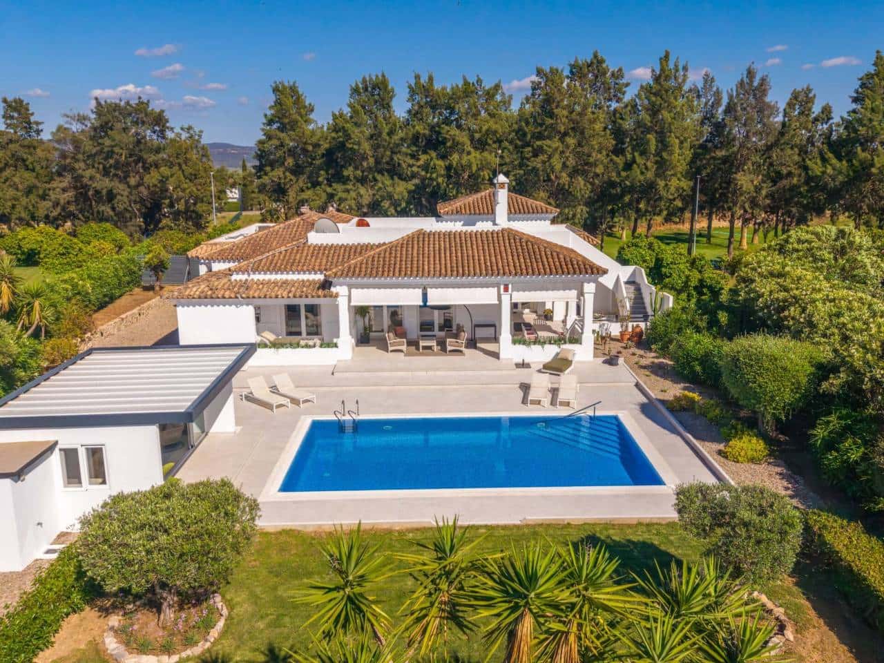 4 bedroom Villa for sale in Benalup with pool garage - € 700,000 (Ref: 9844775)
