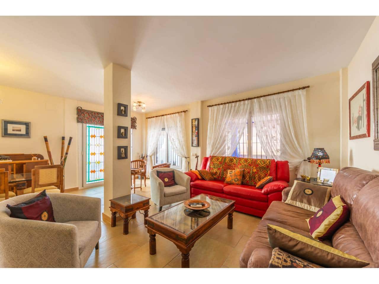 4 soverom Kjedet enebolig til salgs i Zahara de los Atunes med garasje - € 650 000 (Ref: 9848932)