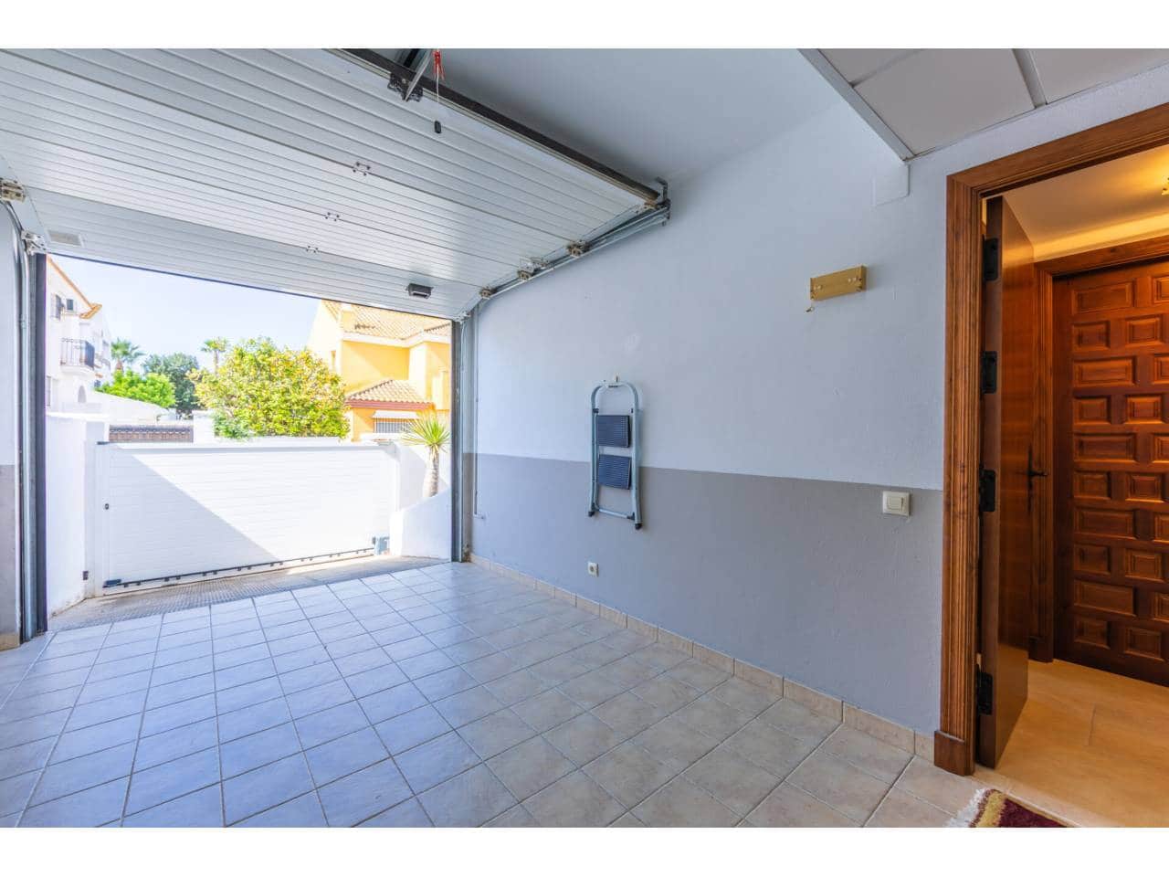 4 soverom Kjedet enebolig til salgs i Zahara de los Atunes med garasje - € 650 000 (Ref: 9848932)