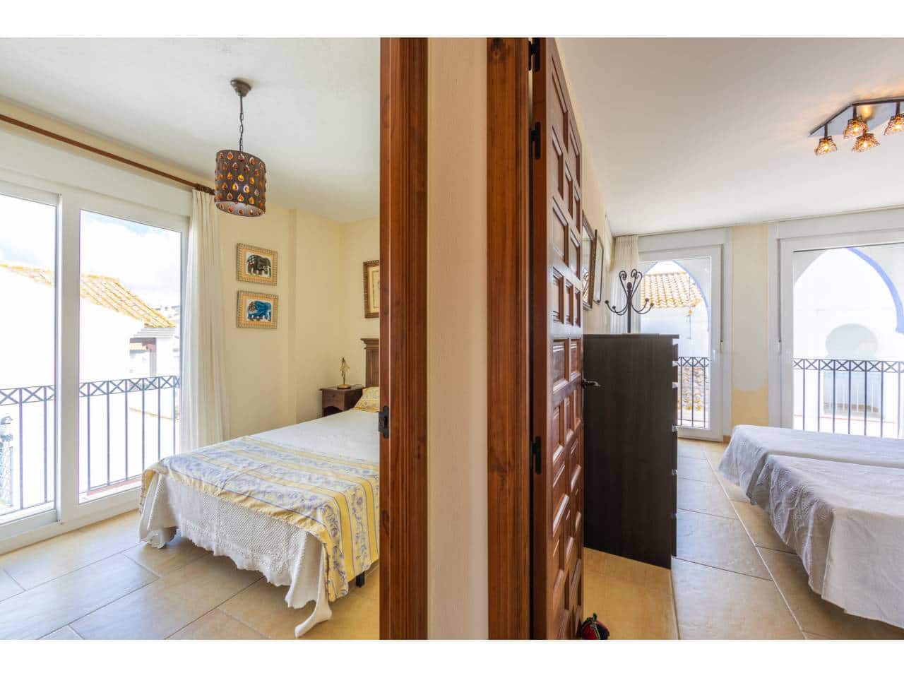 4 soverom Kjedet enebolig til salgs i Zahara de los Atunes med garasje - € 650 000 (Ref: 9848932)