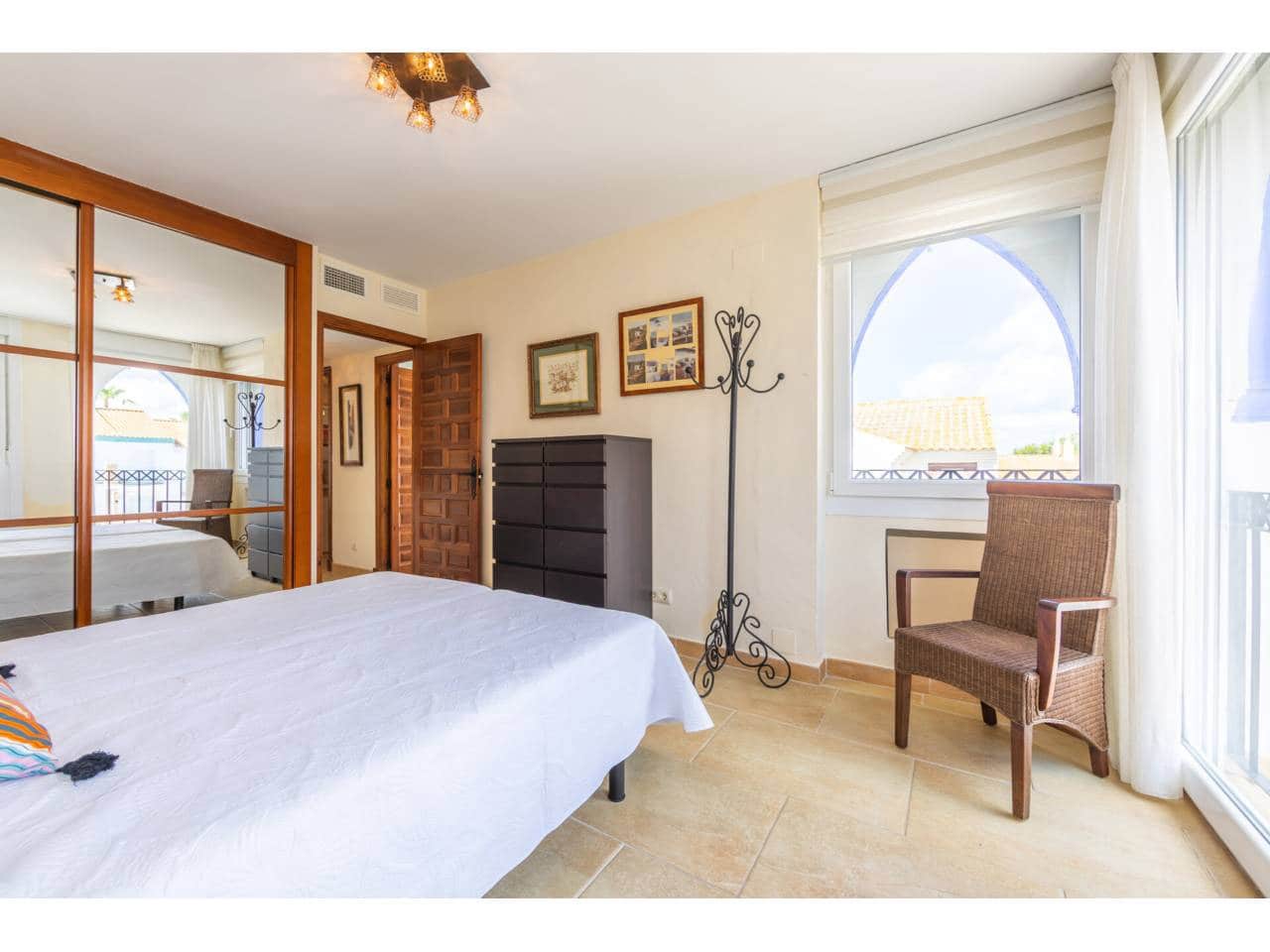 4 soverom Kjedet enebolig til salgs i Zahara de los Atunes med garasje - € 650 000 (Ref: 9848932)