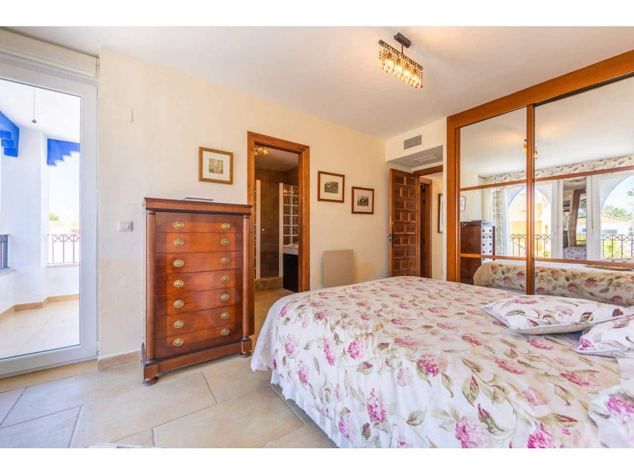 4 soverom Kjedet enebolig til salgs i Zahara de los Atunes med garasje - € 650 000 (Ref: 9848932)