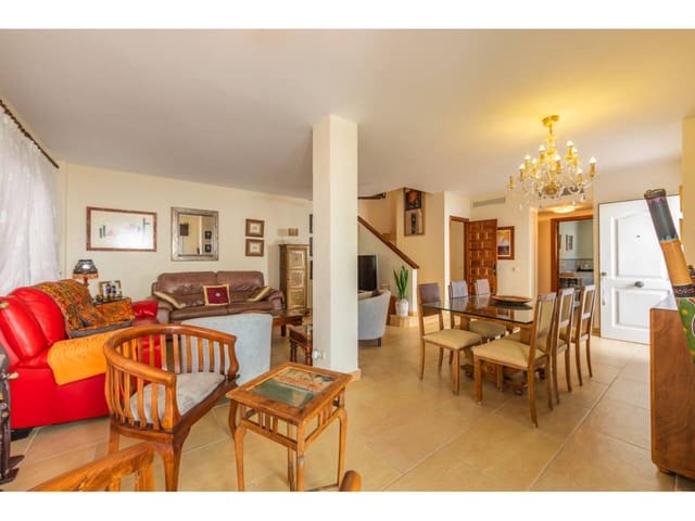 4 soverom Kjedet enebolig til salgs i Zahara de los Atunes, Barbate med garasje - € 650 000 (Ref: 9848932)