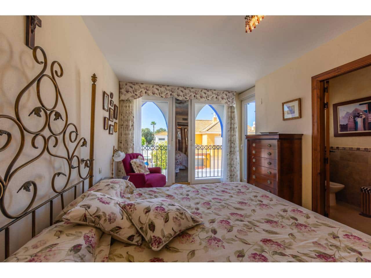 4 soverom Kjedet enebolig til salgs i Zahara de los Atunes med garasje - € 650 000 (Ref: 9848932)