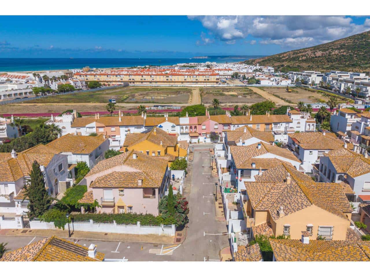 4 soverom Kjedet enebolig til salgs i Zahara de los Atunes med garasje - € 650 000 (Ref: 9848932)