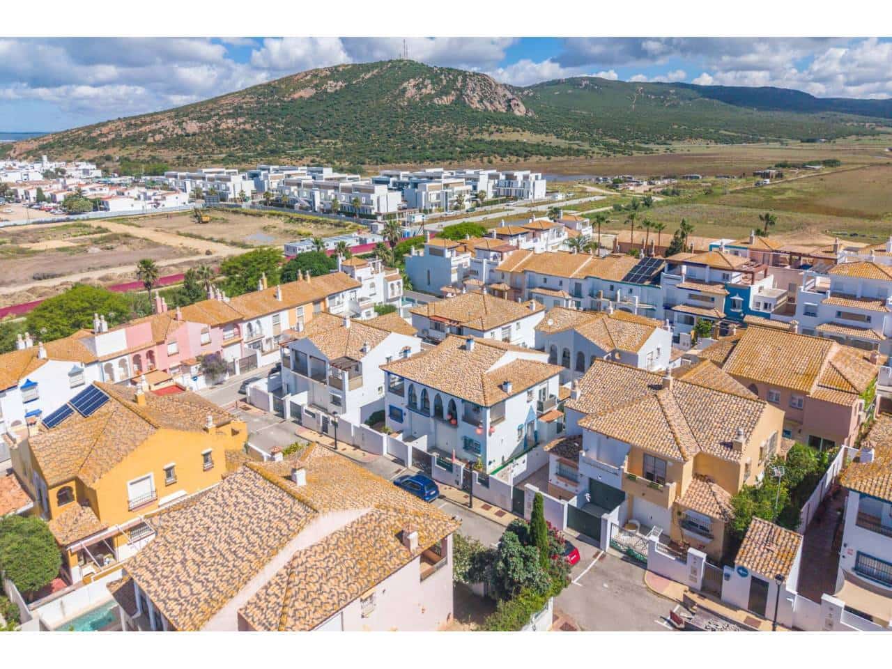 4 soverom Kjedet enebolig til salgs i Zahara de los Atunes med garasje - € 650 000 (Ref: 9848932)