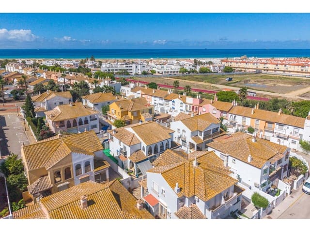4 soverom Kjedet enebolig til salgs i Zahara de los Atunes, Barbate med garasje - € 650 000 (Ref: 9848932)