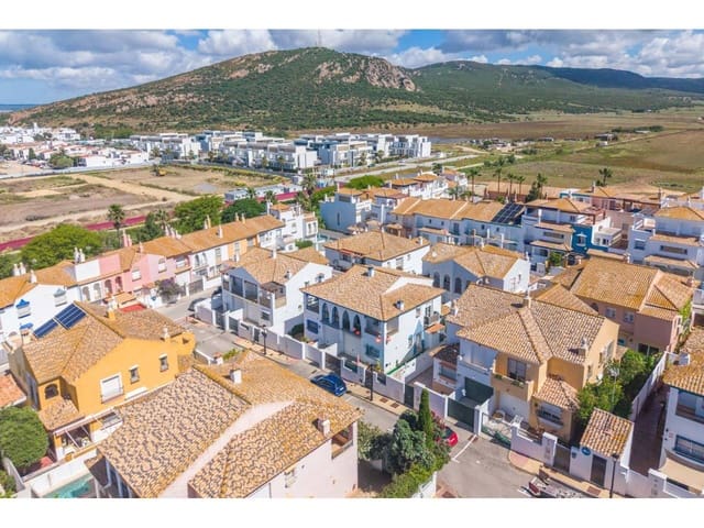 4 soverom Kjedet enebolig til salgs i Zahara de los Atunes, Barbate med garasje - € 650 000 (Ref: 9848932)