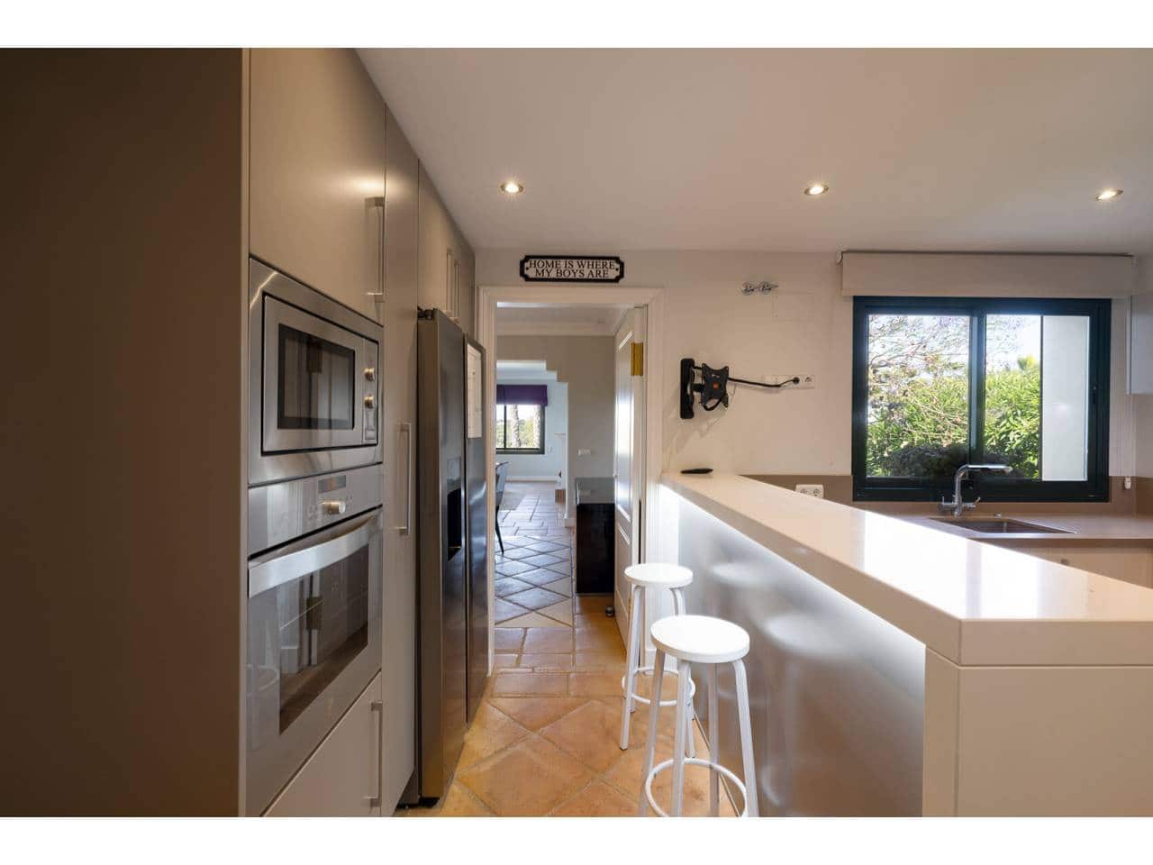 4 bedroom Villa for sale in Sotogrande with pool garage - € 1,698,000 (Ref: 9859020)