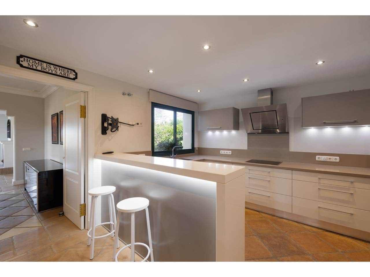 4 bedroom Villa for sale in Sotogrande with pool garage - € 1,698,000 (Ref: 9859020)
