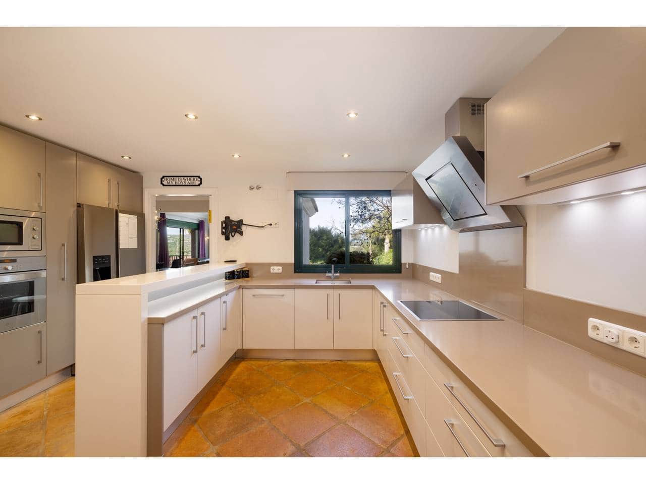 4 bedroom Villa for sale in Sotogrande with pool garage - € 1,698,000 (Ref: 9859020)