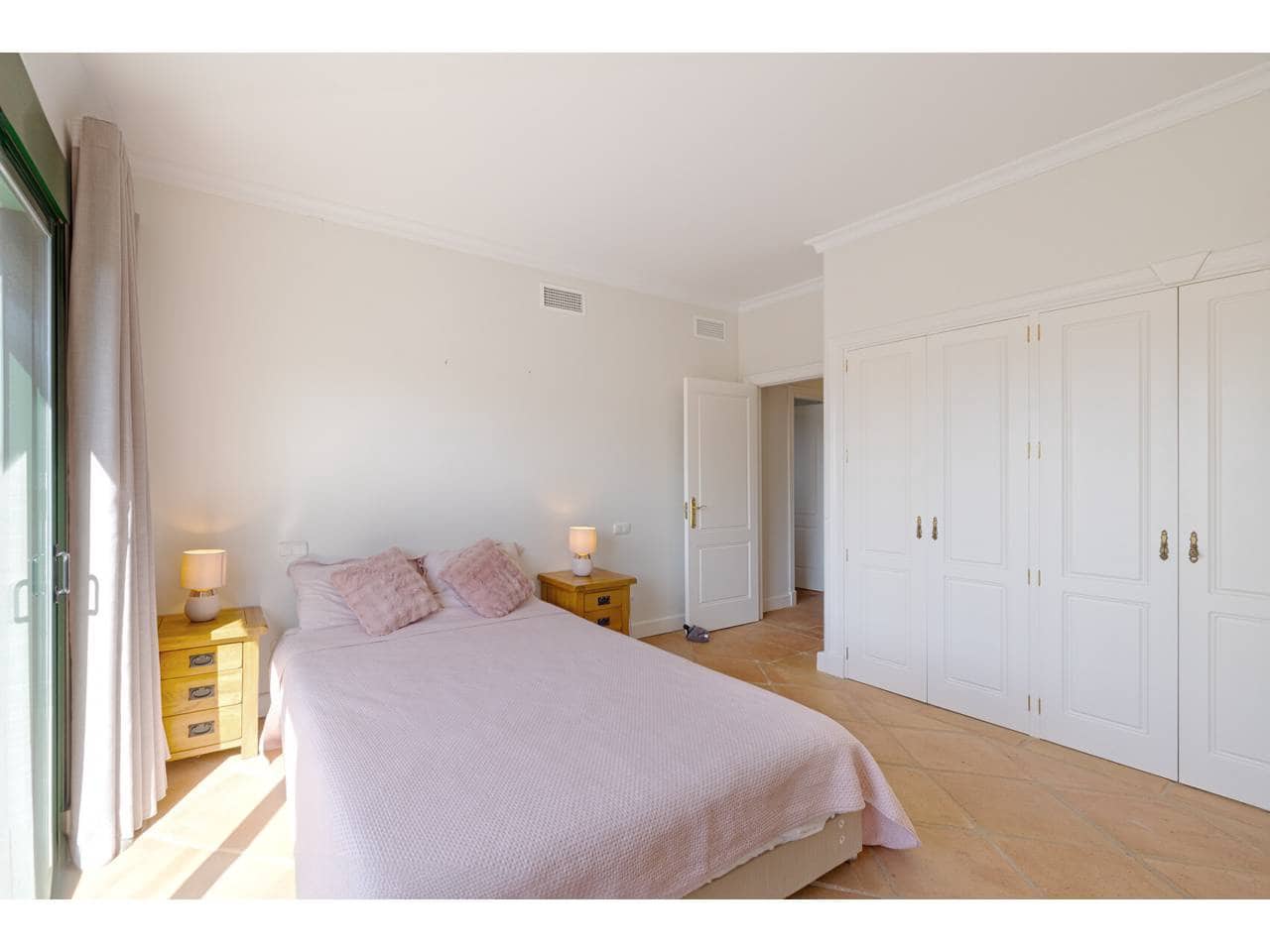 4 bedroom Villa for sale in Sotogrande with pool garage - € 1,698,000 (Ref: 9859020)